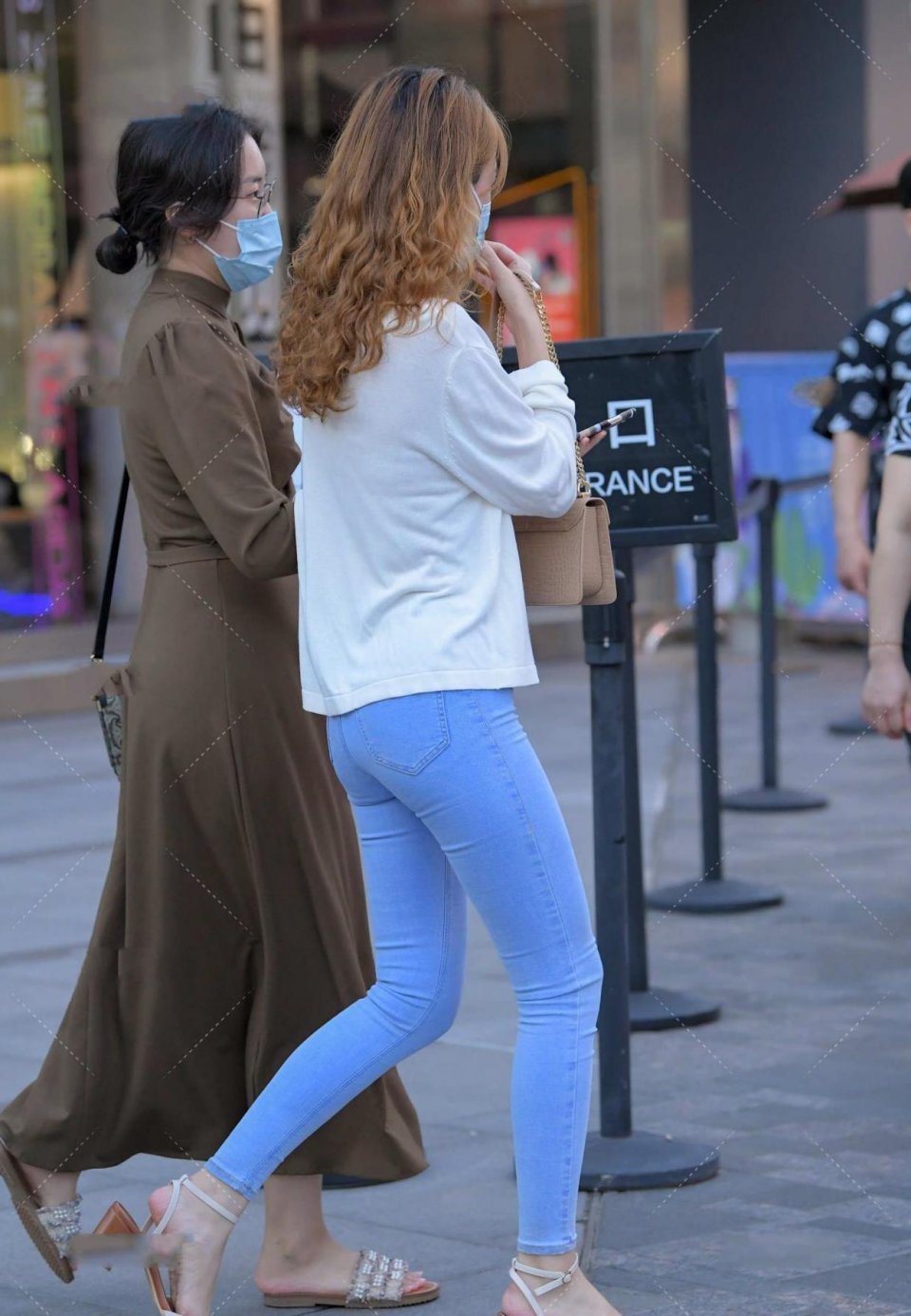 外衣|美女街拍:贵妇真会“过日子”,要是我老婆,这辈子我一定会好好对待她