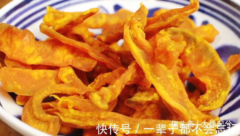 秋天南瓜多吃不完,太阳一晒,教你做成小零食,大人小孩都爱吃