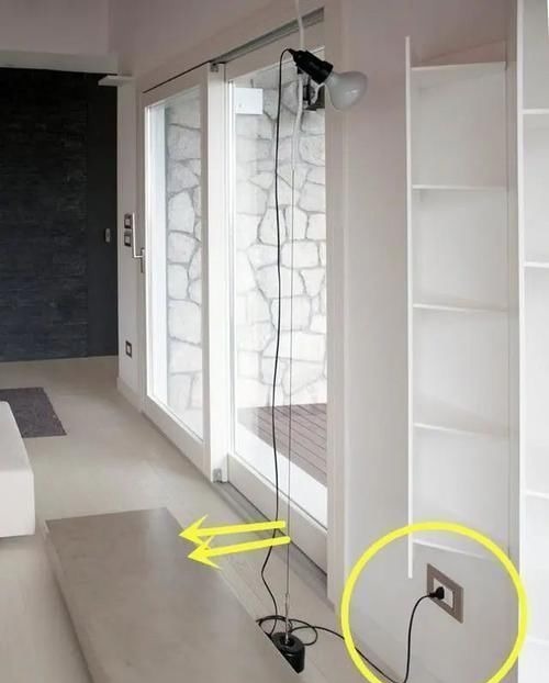 墙面|除了沙发,靠墙打10公分悬空地台,来20个客人都坐得下!