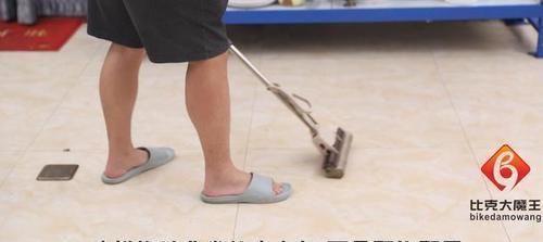 洗洁精|清水拖地等于“白拖”,在水里倒一点,地面干净不留水渍,太棒了