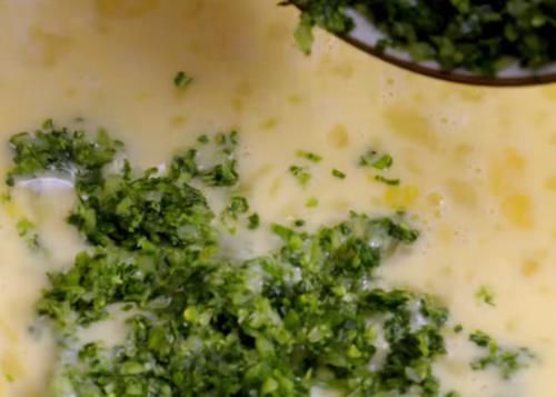 分享一款蔬菜鸡蛋糕，软嫩鲜香，营养美味，适合孩子的早餐美食