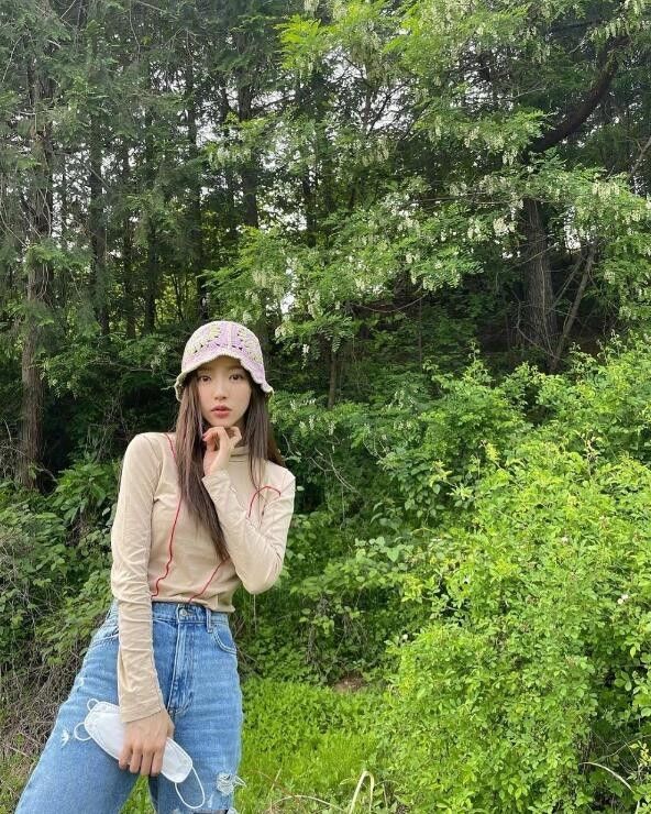 甜酷|韩国穿搭博主洪智允的甜酷自在穿搭 从头到脚都有自己独特的风格