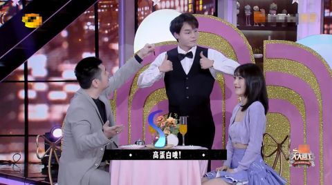 《天天向上》维权日马苏演绎餐厅消费权益，王一博化身食品检测员