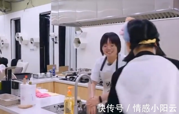 汪苏泷|《桃花坞》13人玩游戏,李雪琴洗碗2小时,只有辣目洋子1人陪伴