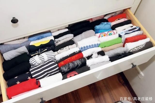 衣柜|折好衣服，是收纳第一步!小姐姐手把手靠这招，教你衣柜再放50件