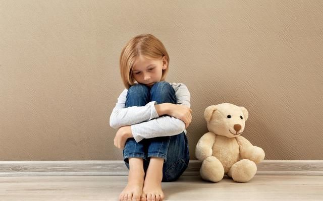 令人|还在说咬指甲是缺营养?医生的一番话令人唏嘘,很多父母没想到