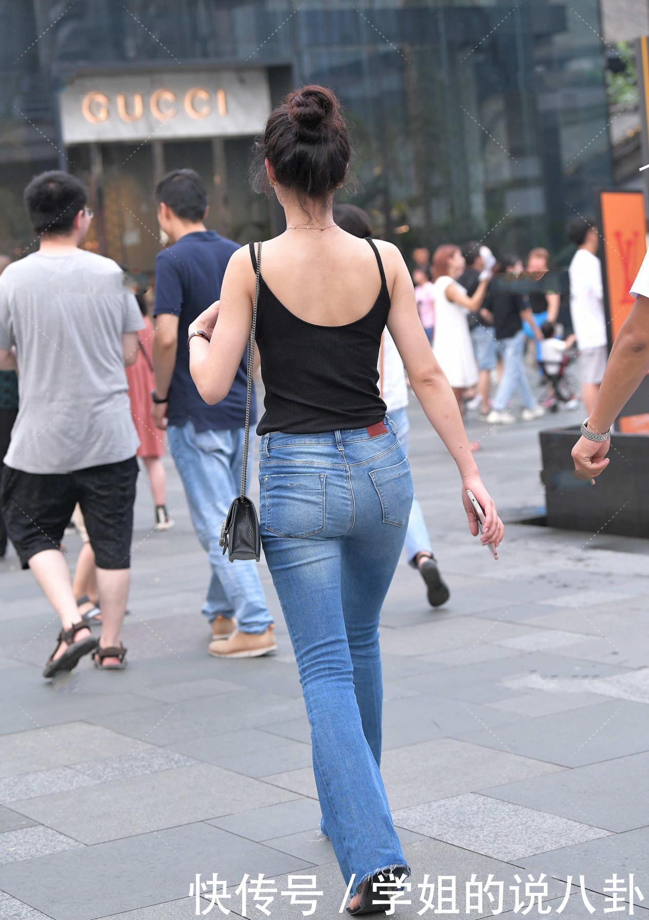 黑色背心简单百搭,选对搭配方法,潮流高级