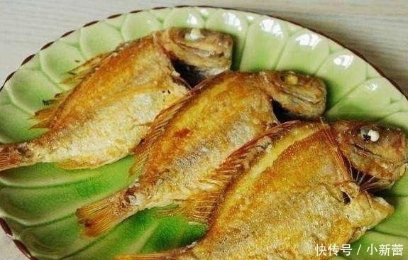 煎鱼时, 不要放油后就着急下锅! 多加这一步, 保证不破皮, 不粘锅