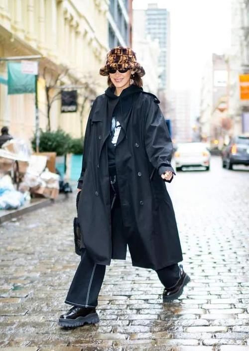 懂打扮的中年女人不显老！3种帽子的冬季搭配法，好看又不老气