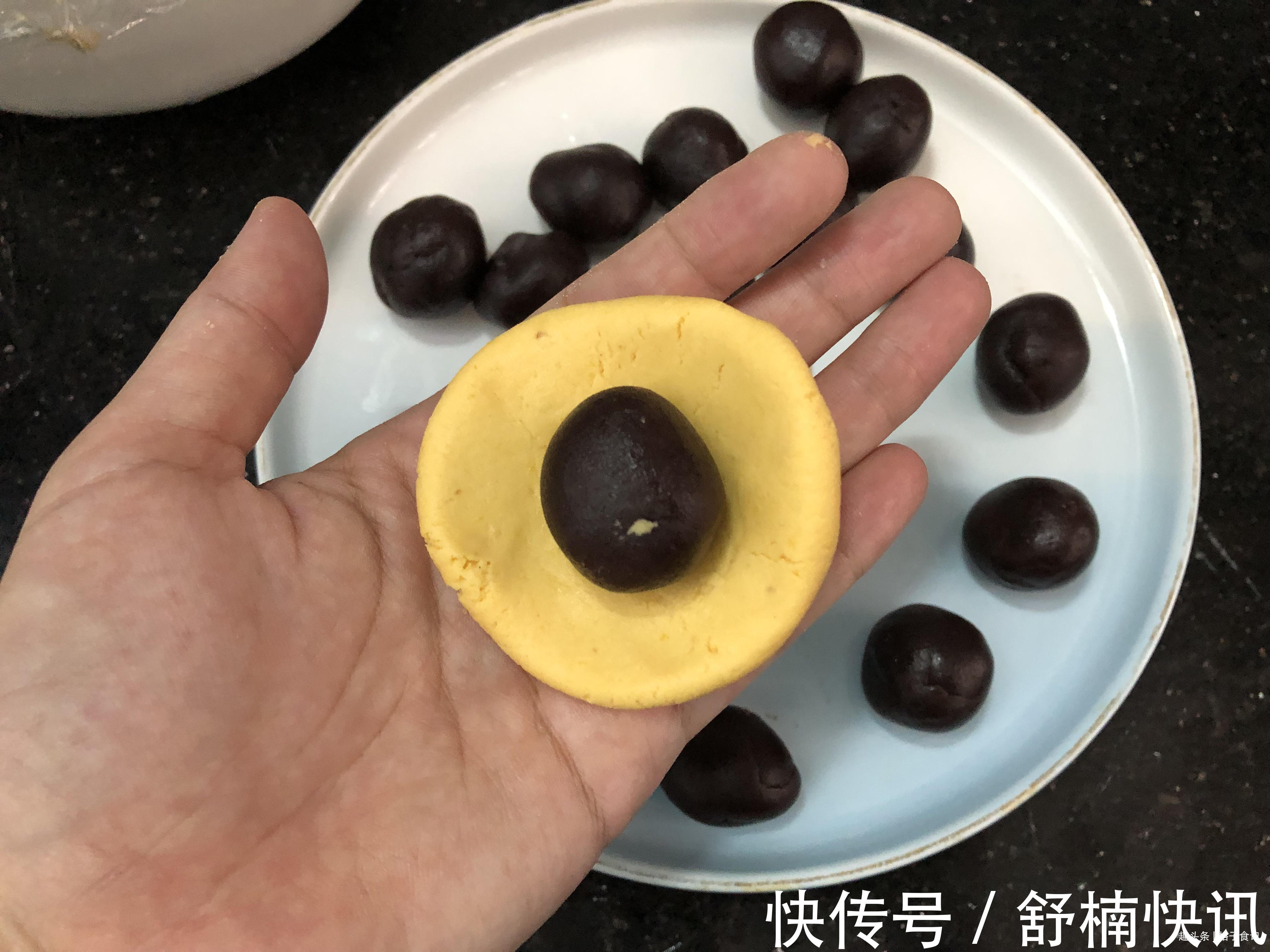 糯米粉|南瓜最好吃的做法，加上糯米粉拌一拌，香甜软糯，上桌家人抢着吃