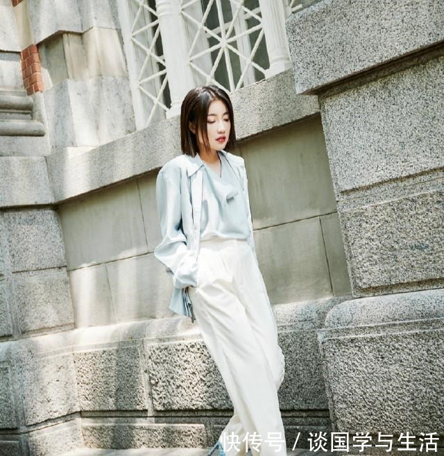 利落 初秋火了一种穿法叫“衬衫+九分裤”,不仅显瘦显高,还利落高级!