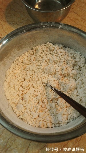 干面粉|鸡蛋的懒人做法，全家都爱吃，只要15分钟就搞定，好吃不上火！