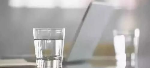 喝水|白开水最养生？掌握这五个喝水时间，最实在的养生方式