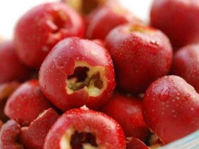 酸菜|女性怀孕后,餐桌上4物尽量别吃,可能对胎儿的发育不利