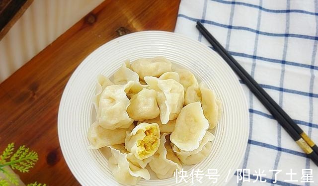 冬天吃饺子,不能错过这馅,掌握一个小窍门,营养鲜香,越吃越爱!