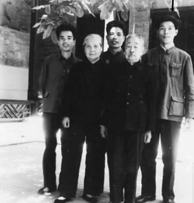 章福庆|鲁迅的少年玩伴“闰土”晚年生活凄苦,其子女后代完成了华丽转变