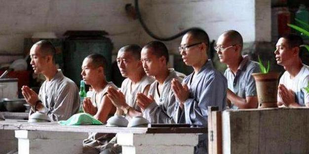 佛教$30位研究生放弃百万年薪,集体出家当和尚,现在过得怎样?