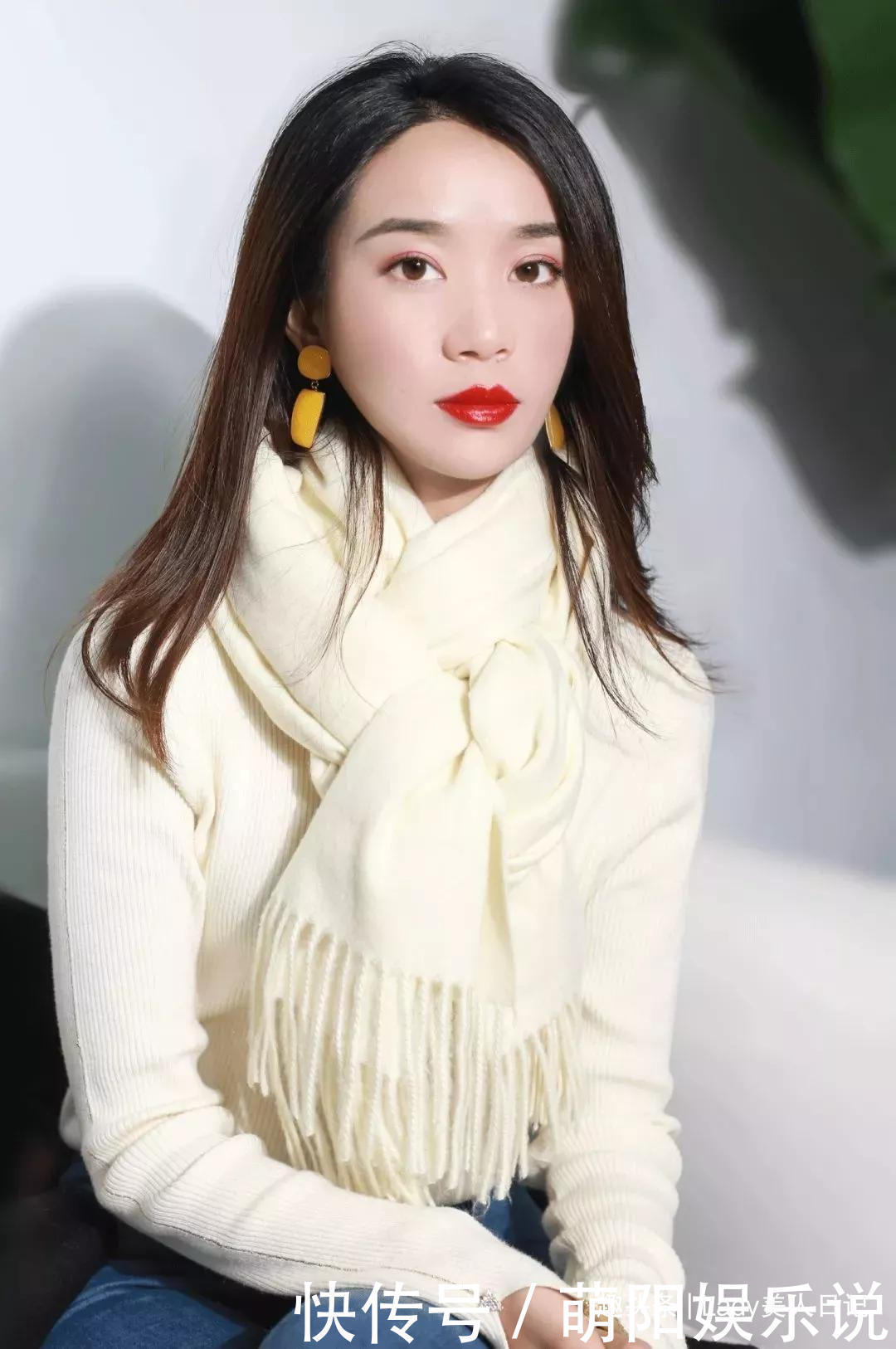 穿大衣怎样系围巾这样搭配比别人高级10条街,太有贵妇范了