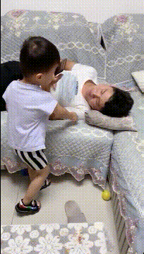 |搞笑GIF:看把人都喷成什么样子了,亲妈都认不出来了