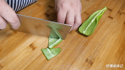 丝瓜炒蛋|立秋后,这菜要多吃,补水又美白,价格还便宜,每次做都能吃光