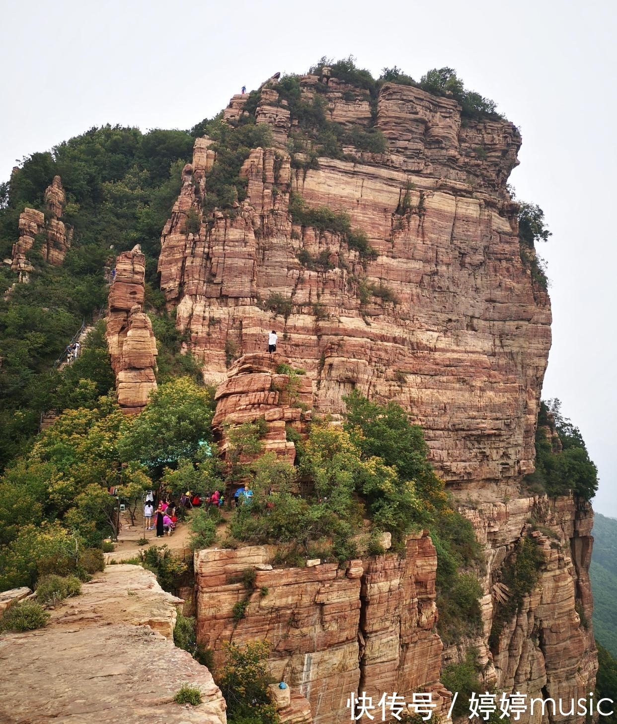 女峰|太行地质奇观，云端之上九女峰，两壁临渊一米崖