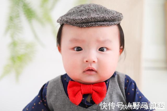 喂养|婴儿有这些表现就要喂喝水了,别让宝宝受伤害