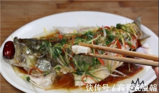 清蒸鲈鱼|做清蒸鱼，放盐和料酒就外行了！看20年专业大厨操作，不腥不柴