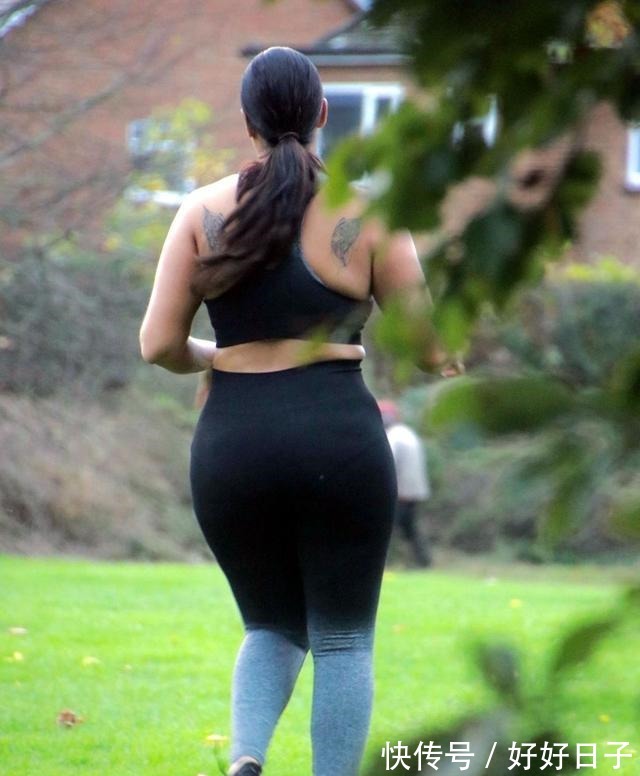 玛琳·安德森|玛琳·安德森穿运动套装跑步心情好，身材健硕有型！