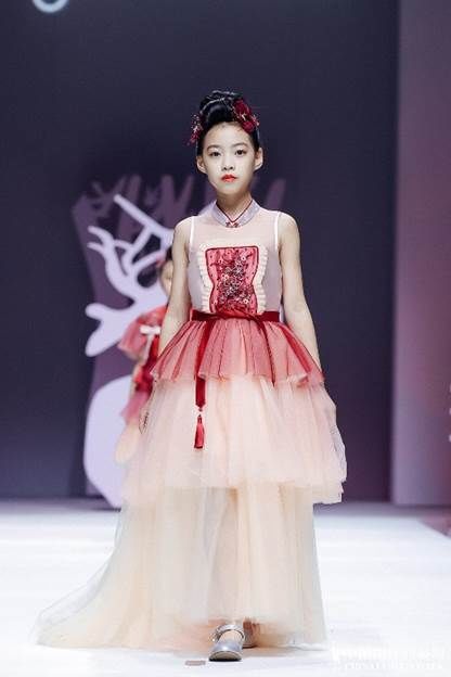 红鼓小爱?笑容魔法——AW2021中国国际时装周全新发布