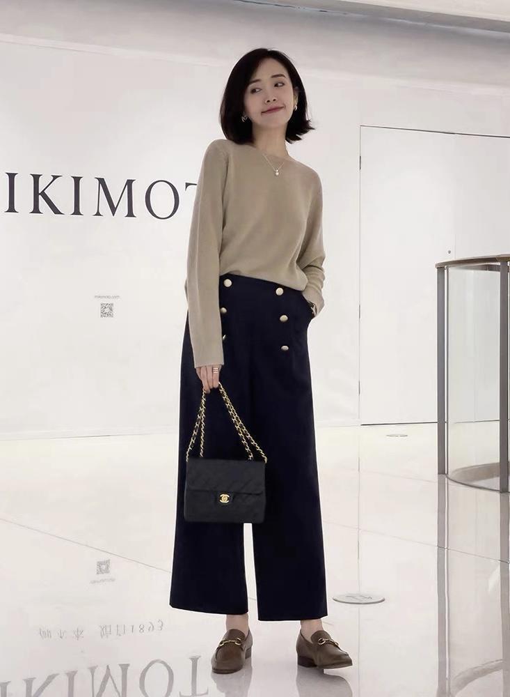 大地色|衣橱里一定要有一条“阔腿裤”,时髦精都爱,让你轻松穿出高级感