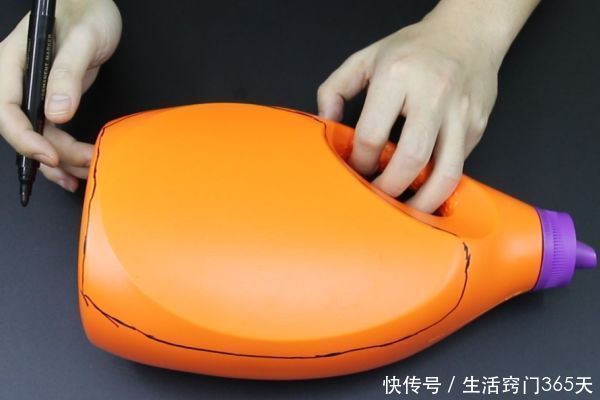 洗衣液瓶子别扔了,粘几个塑料瓶盖太实用了,10个家庭9个都需要