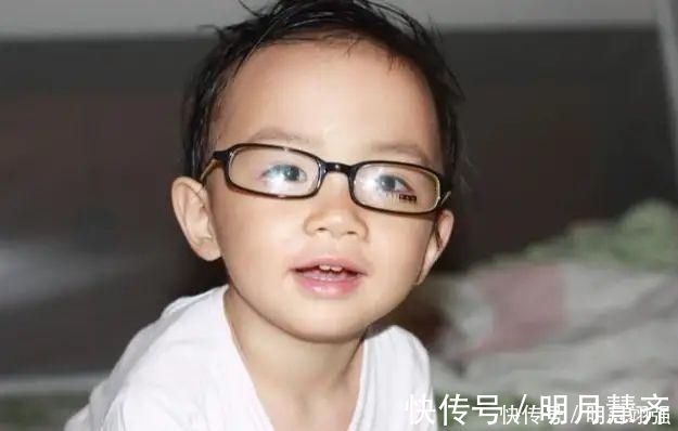 男童|5岁男童近视1000度,家长还跳着说没给玩手机,医生怒斥太无知