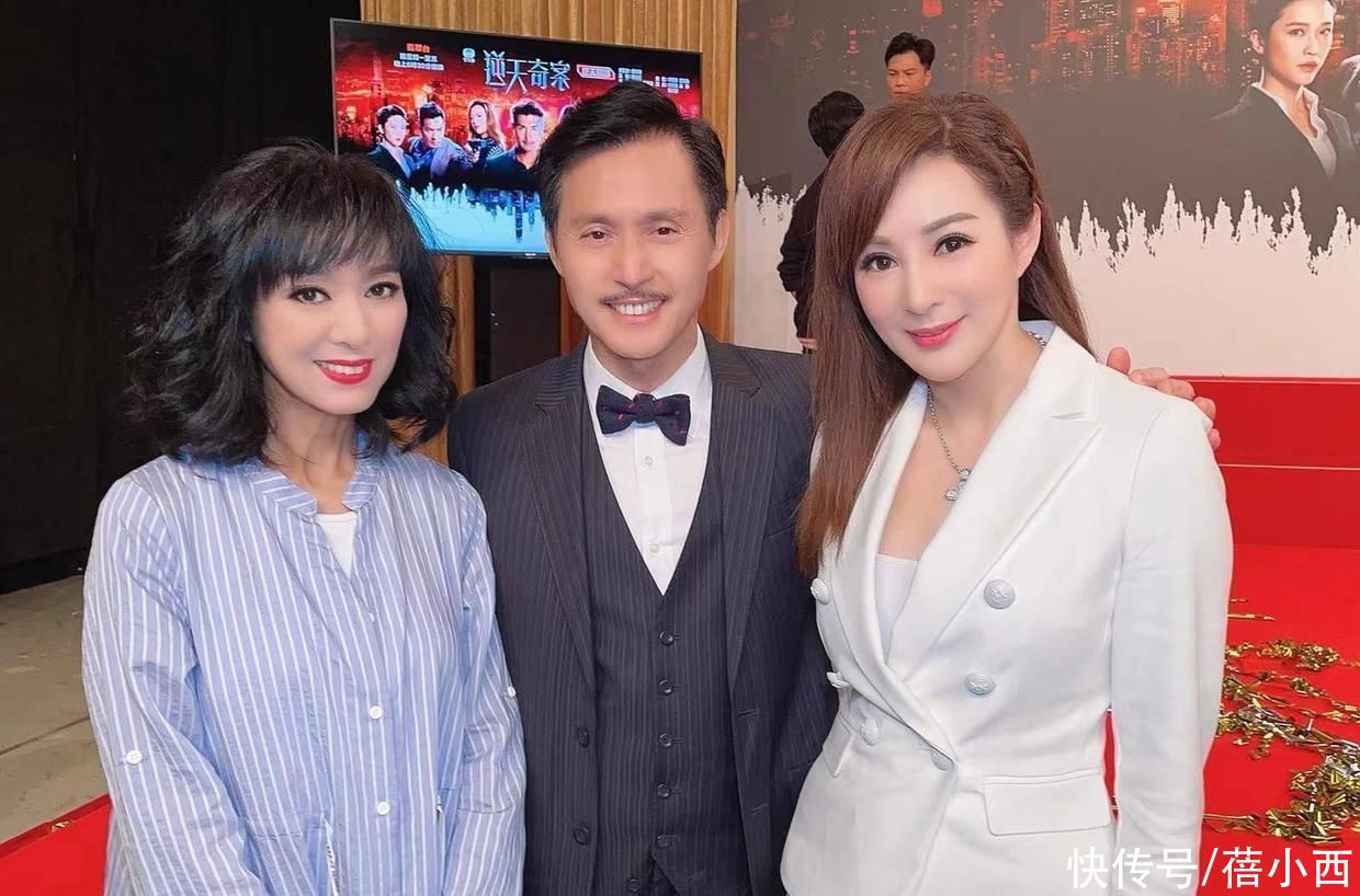 蕾丝|罗霖到了大婶的年纪更敢穿,饱满身材穿深V连衣裙,靠胆量就赢了