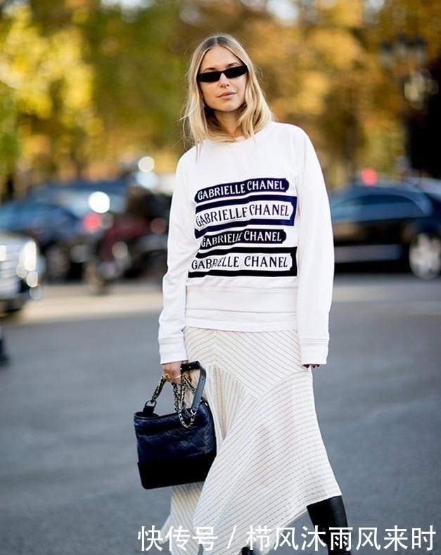 绿色系|女人买包包时,就选这5个“经典色”,背个两三年都不过时