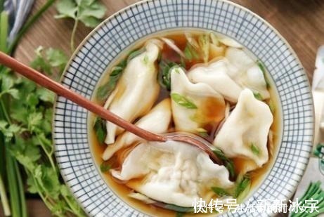 好吃|2块钱一斤,入馅做饺子特鲜,咬一口满嘴汁,比芹菜黄瓜馅好吃