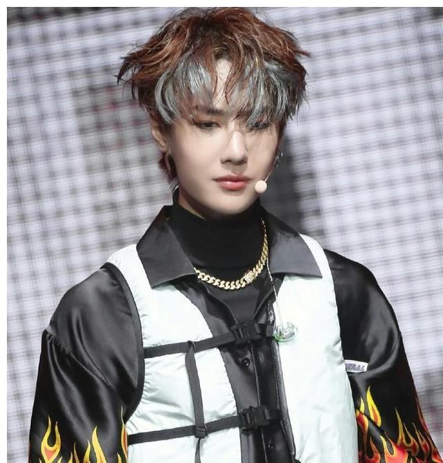 主持人|杜华称王一博不是一夜爆红，离家十年，出道7年，他现在不过23岁