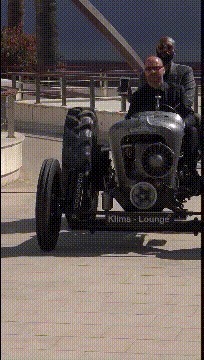 |搞笑GIF:主人,你的自动跑步机有点慢,能不能快点