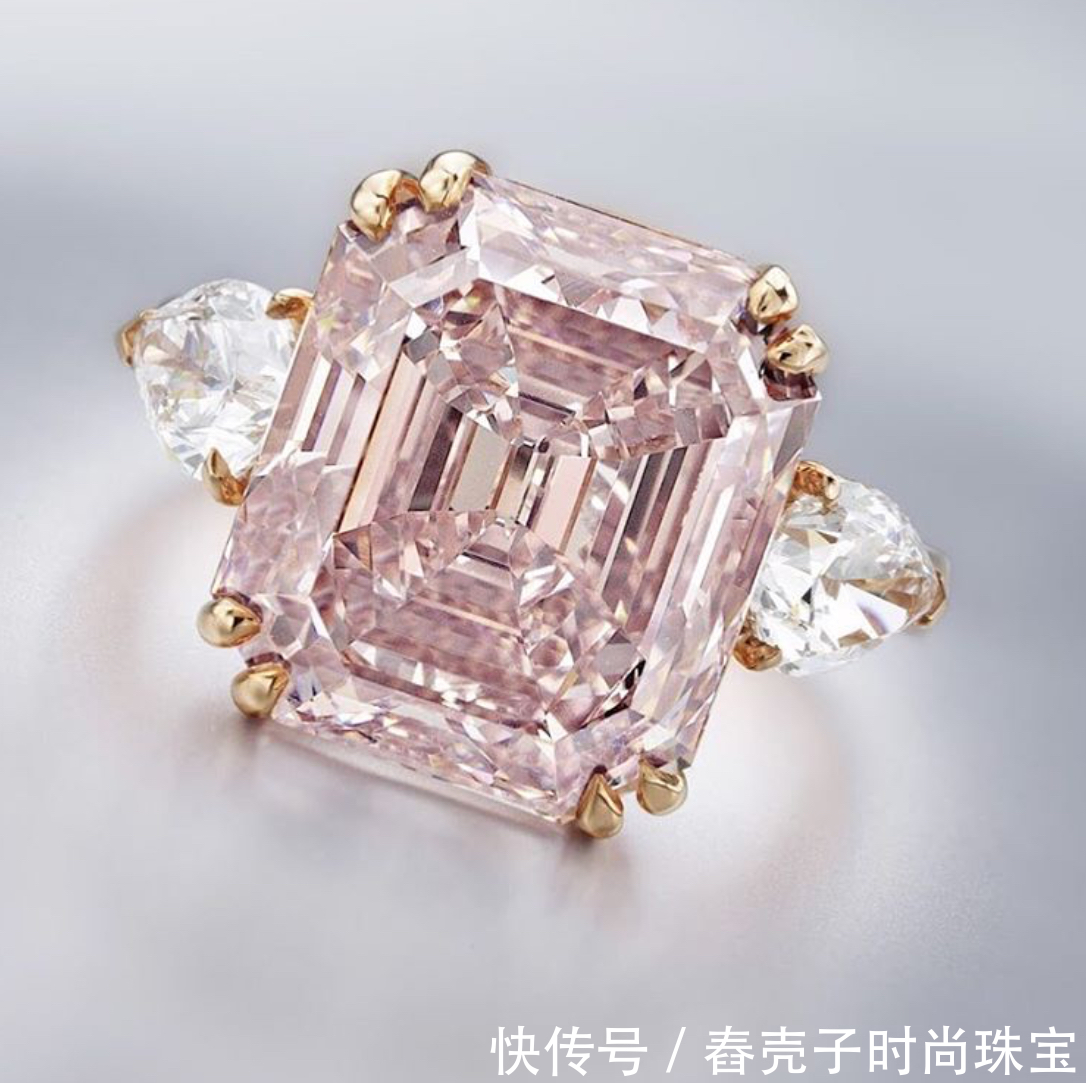 老太太花8美元在地摊买的胸针,居然拍出26000美元