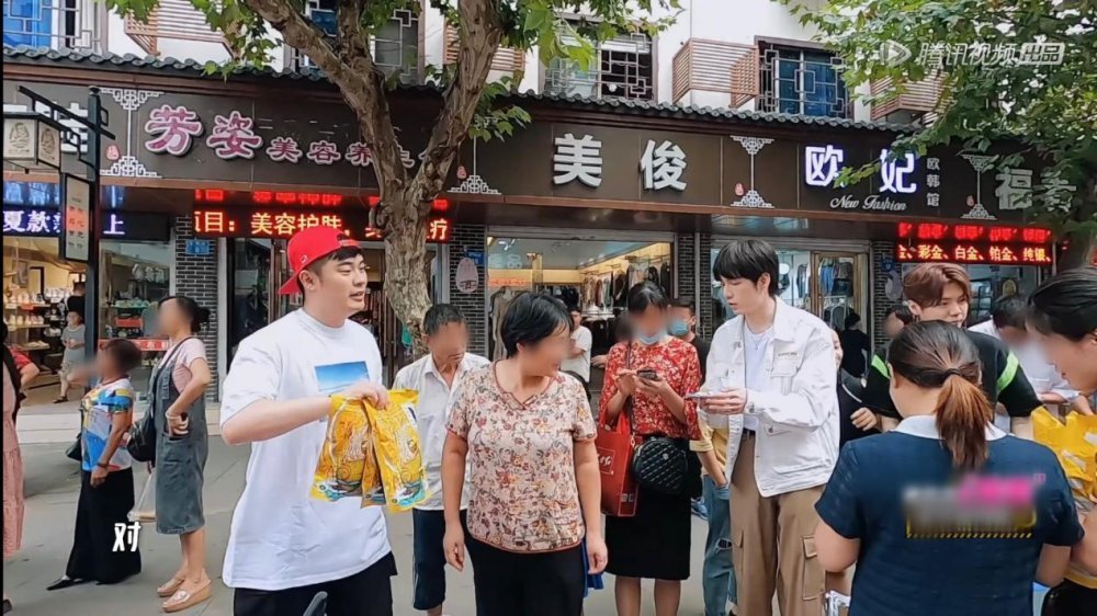 多次出镜综艺节目深受明星欢迎,李子柒螺蛳粉魅力无穷