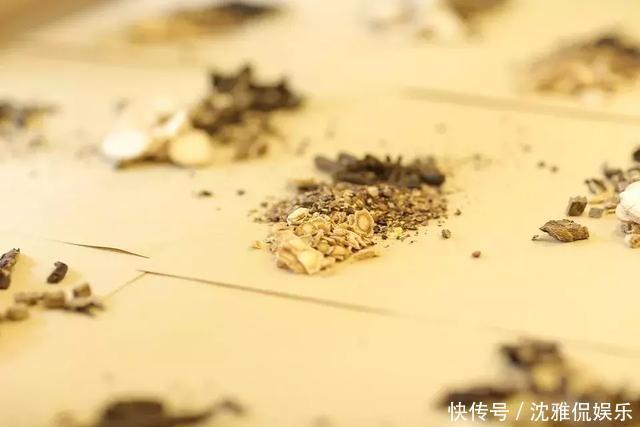膝关节|3种疼痛让膝盖老得快！一只手按一按，自测筋骨健康