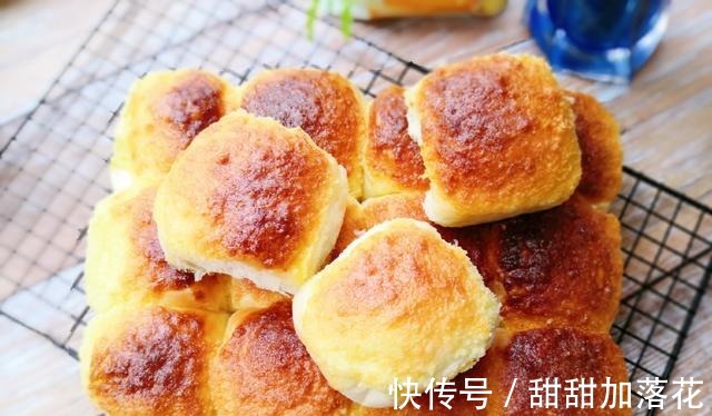 椰香浓郁的奶香椰蓉小面包,零失败简单又快手,好吃到停不下来!