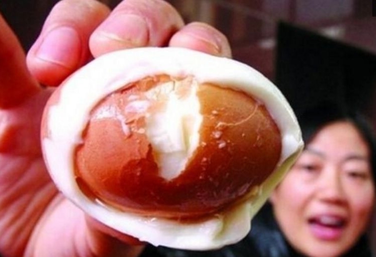 老公|老公煮了一个鸡蛋,妻子敲开发现不对劲,仔细一看令她惊喜不已!