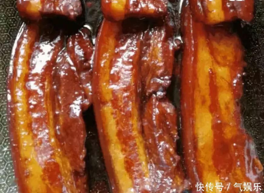 五花肉别再红烧了,教你个特色吃法,一顿三斤不够吃