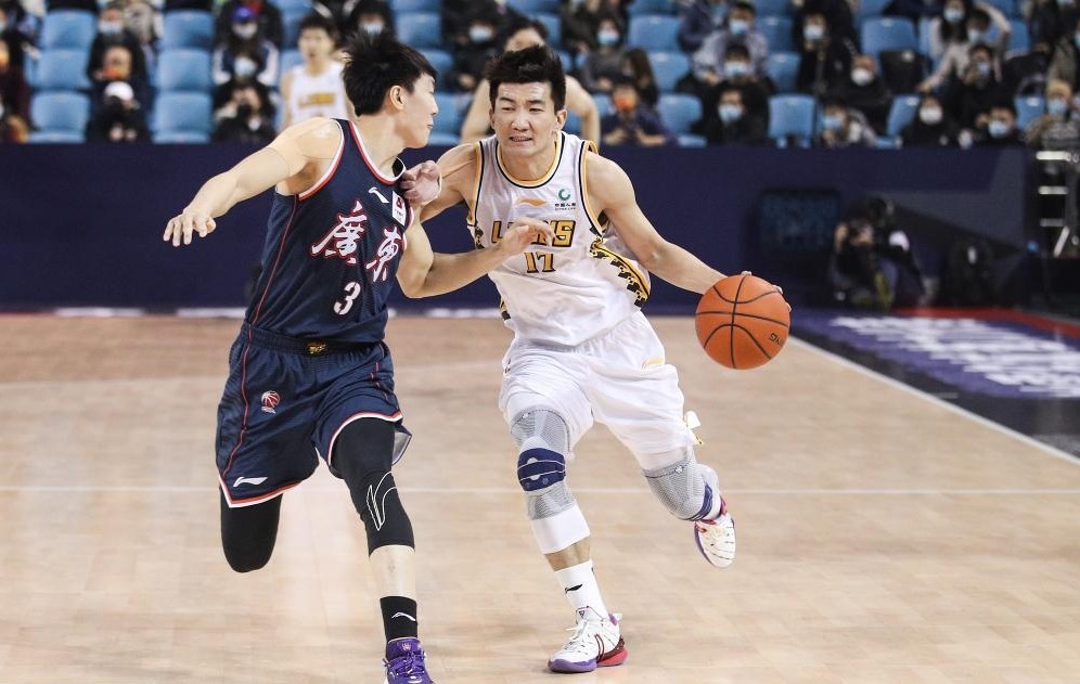 赵岩昊|19投11中,徐杰30分难敌广厦,CBA卫冕冠军三次冲突引热议