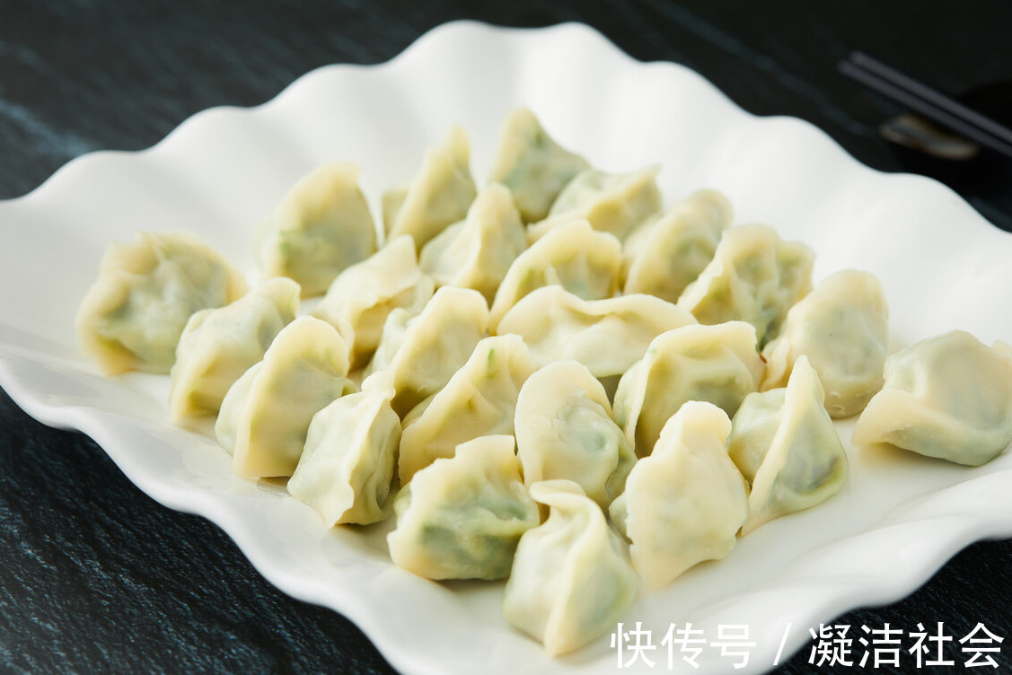 窍门|韭菜饺子好吃有窍门,试试多做1步,韭菜更鲜香,翠绿不出水