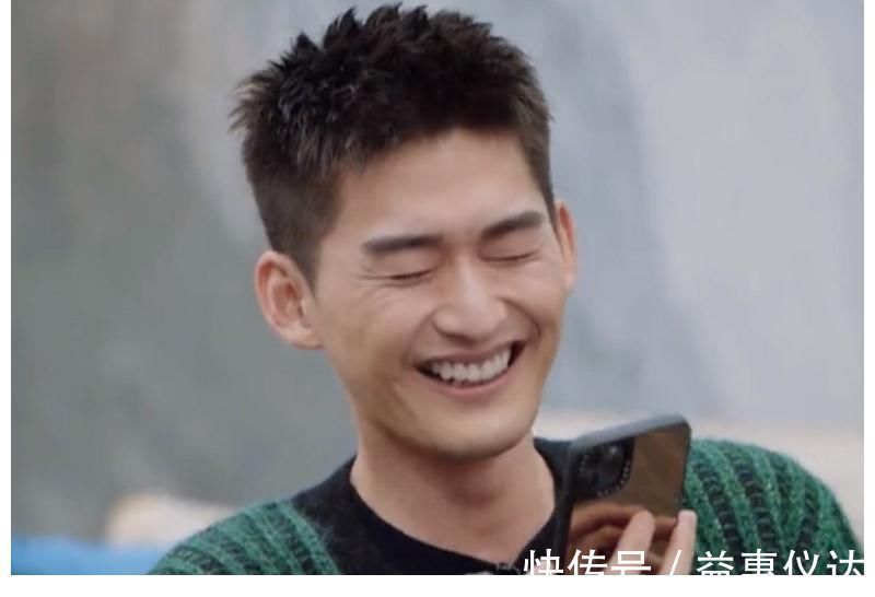 周也孟子義唱歌跑調(diào),張翰與郭麒麟反應(yīng)成對(duì)比,情商如何很明顯