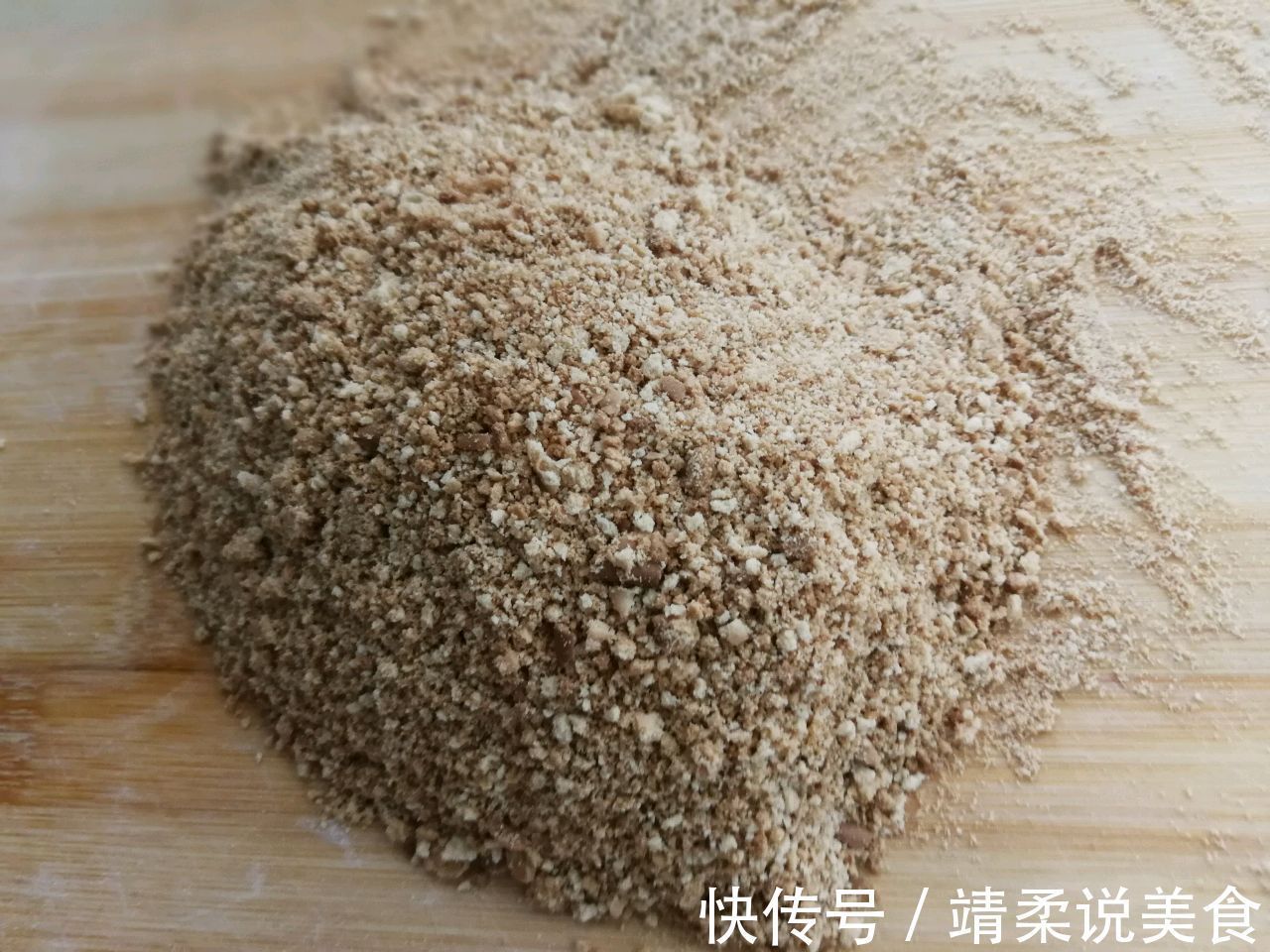 生乳酪草莓慕斯蛋糕，不仅颜值高，味道也甜美