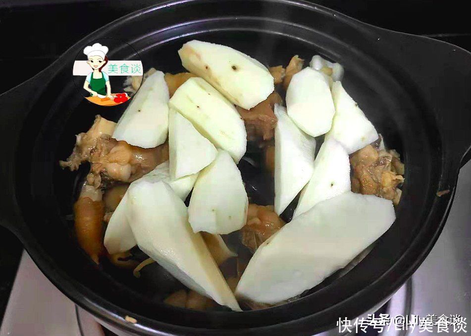 白切鸡|炖鸡肉时，多加“这三样”食材，鲜香营养，炖一锅大人孩子都爱吃