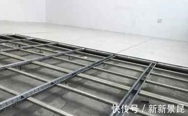 瓷砖|铺瓷砖不用水泥，这种新方法，半天能铺一间屋，防潮又防裂，聪明
