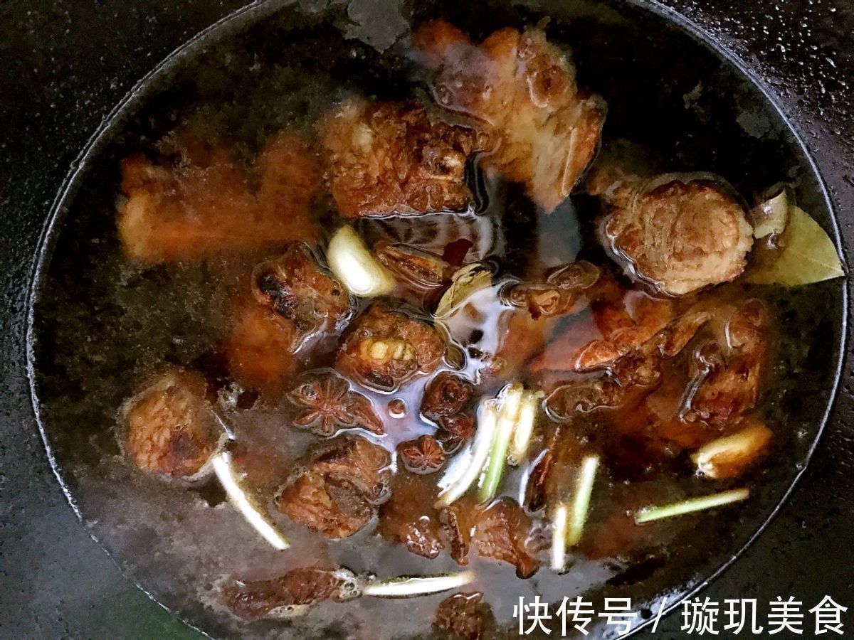 红烧排骨|家常版红烧排骨,做法简单,鲜香入味,好吃到舔手指